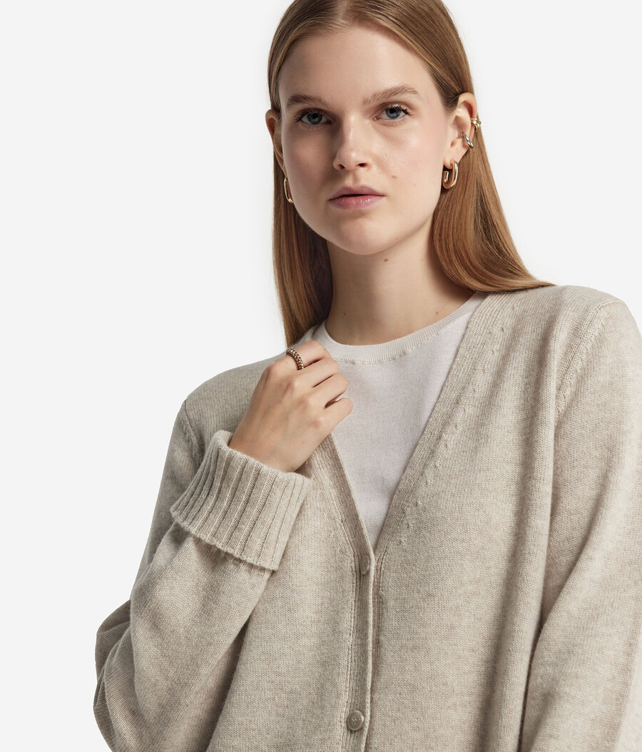 cardigan con scollo a v in cashmere ultra morbido