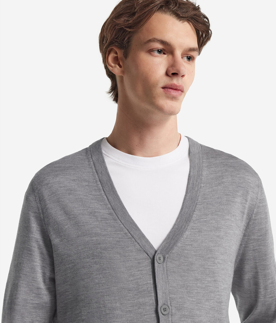 cardigan in cashmere con bottoni