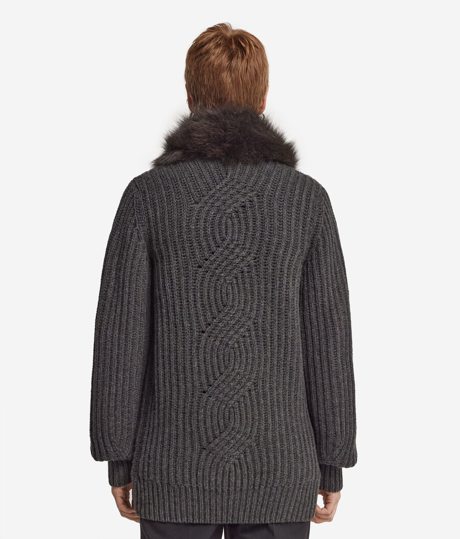cappotto a coste realizzato in cashmere e pelliccia