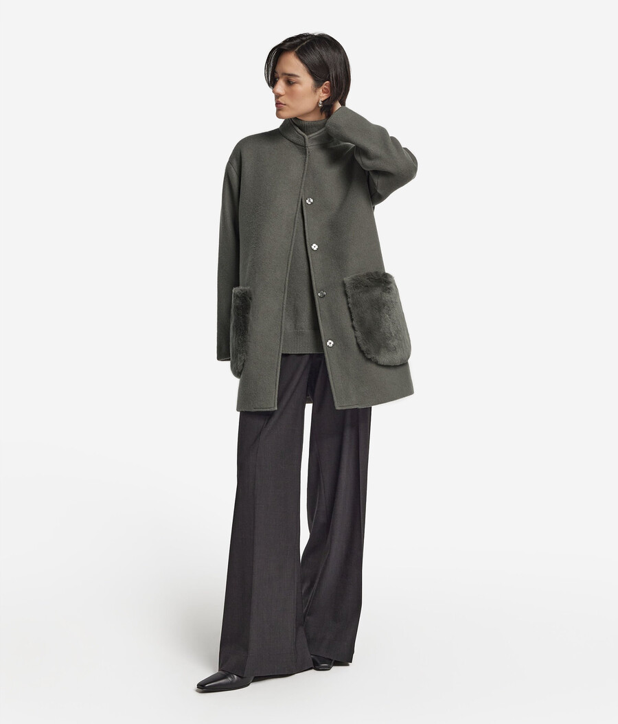 cappotto in cashmere con tasche in pelliccia