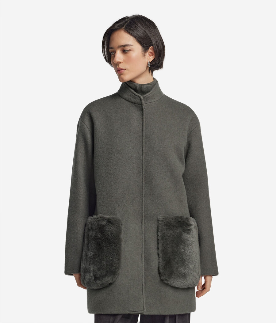 cappotto in cashmere con tasche in pelliccia