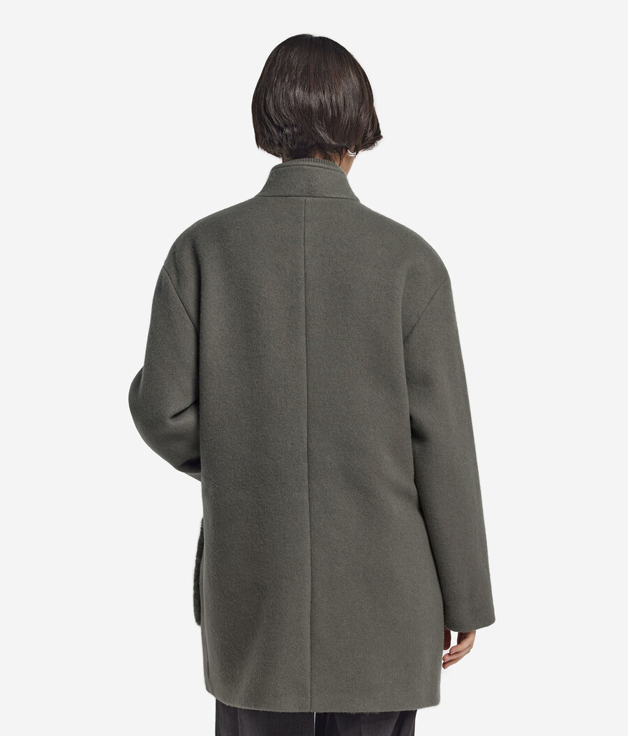 cappotto in cashmere con tasche in pelliccia
