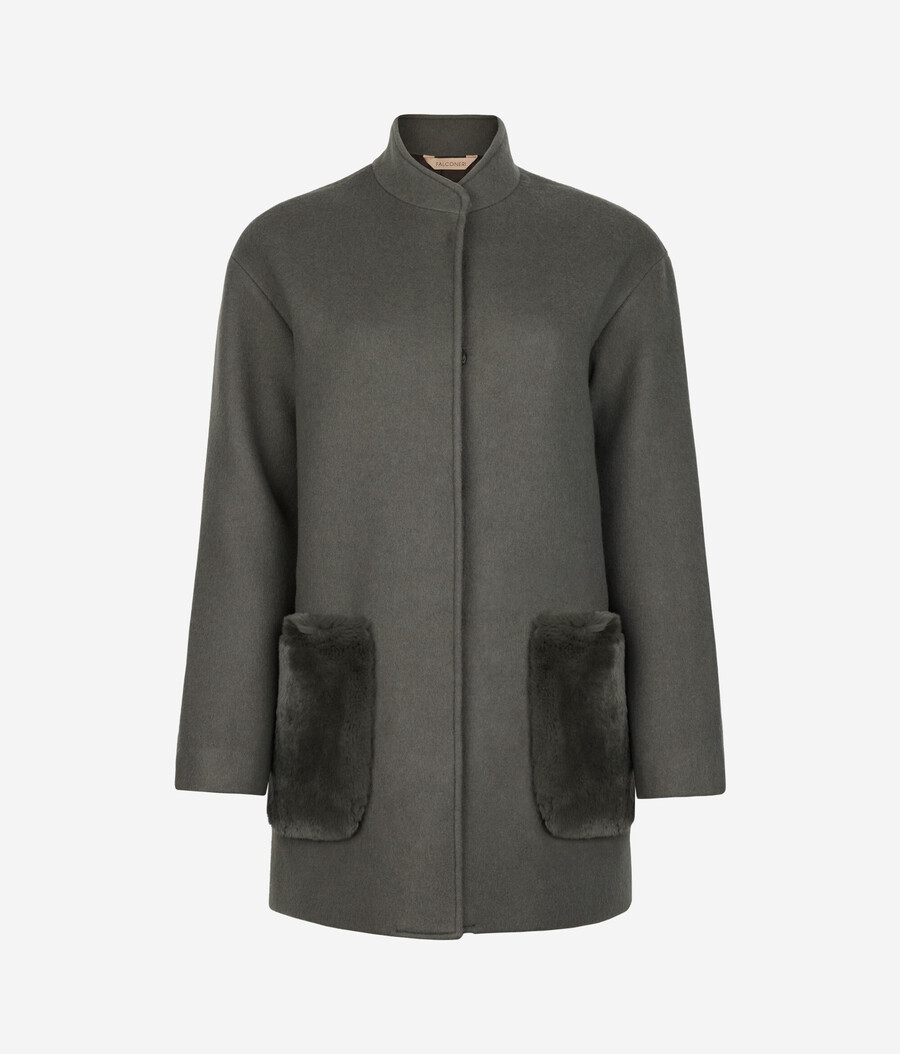 cappotto in cashmere con tasche in pelliccia