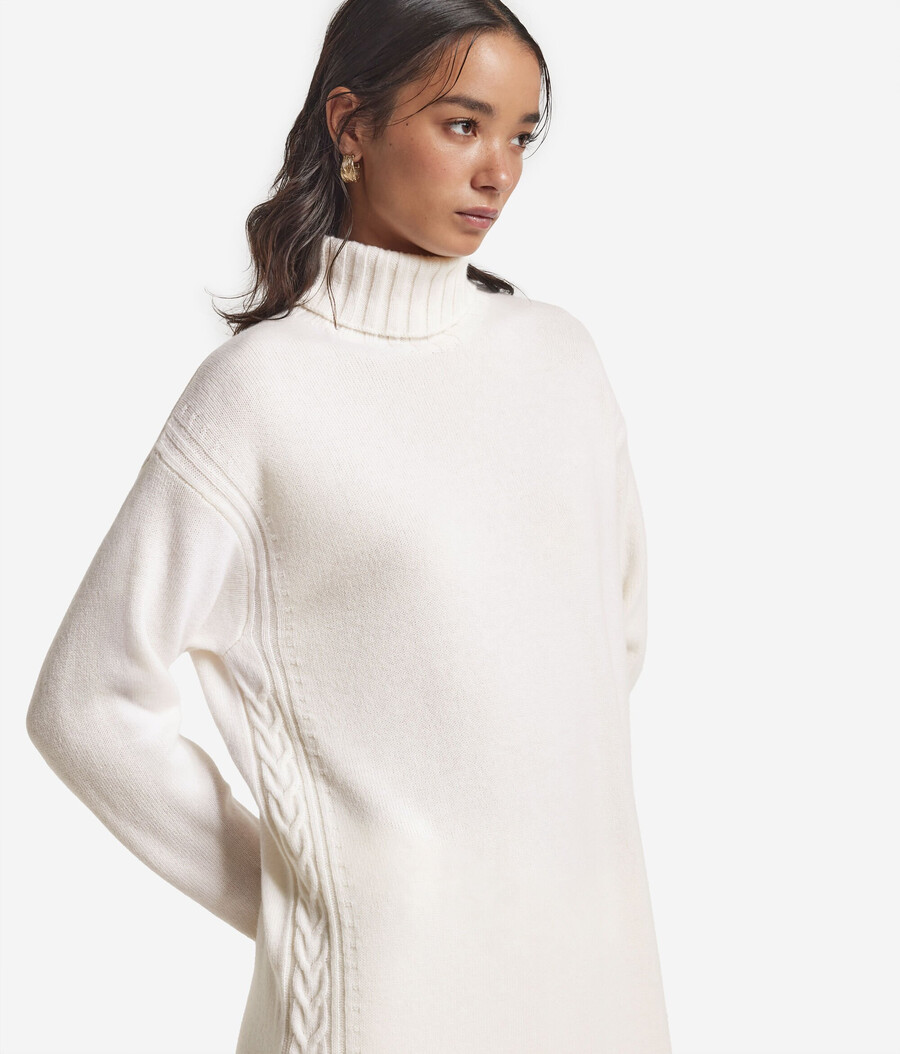 abito in cashmere ultra morbido con lavorazione a trecce