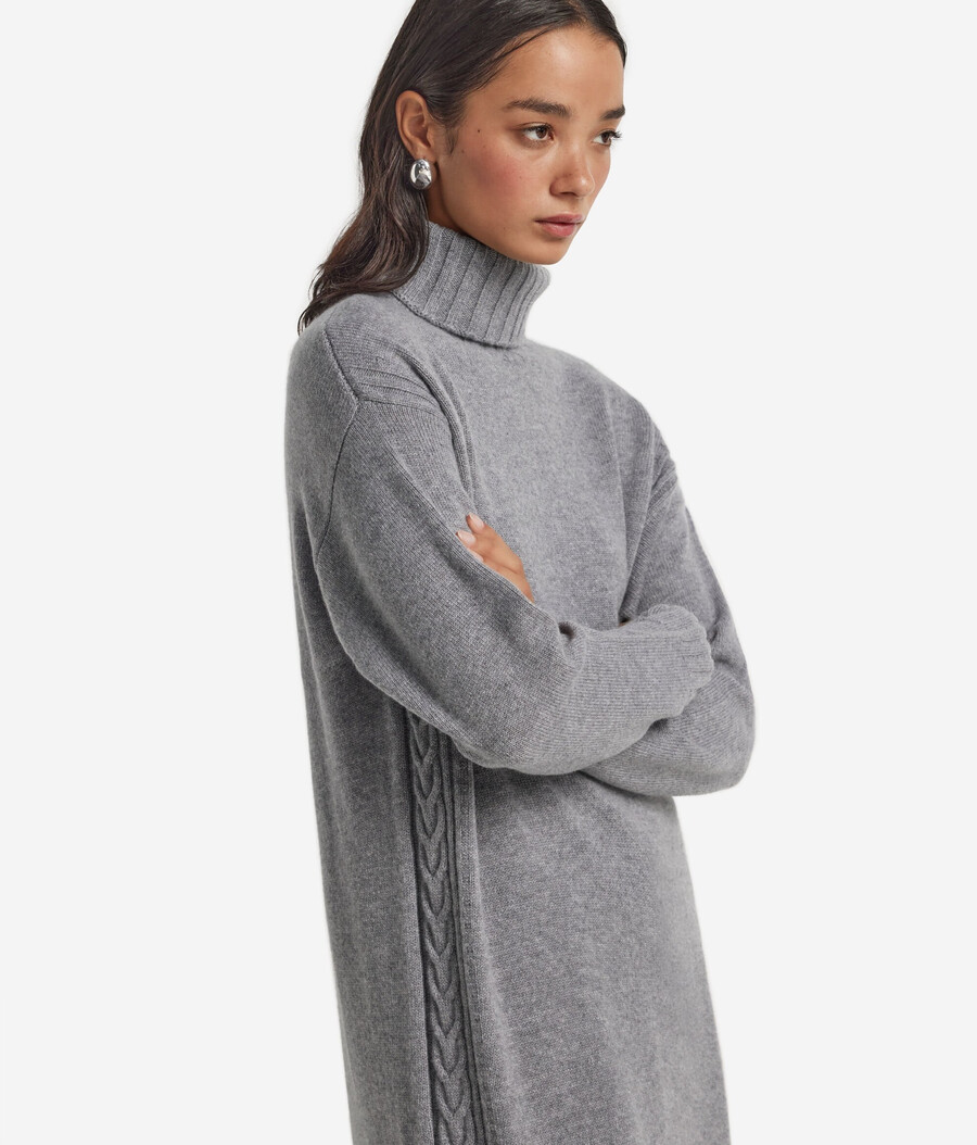 abito in cashmere ultra morbido con lavorazione a trecce