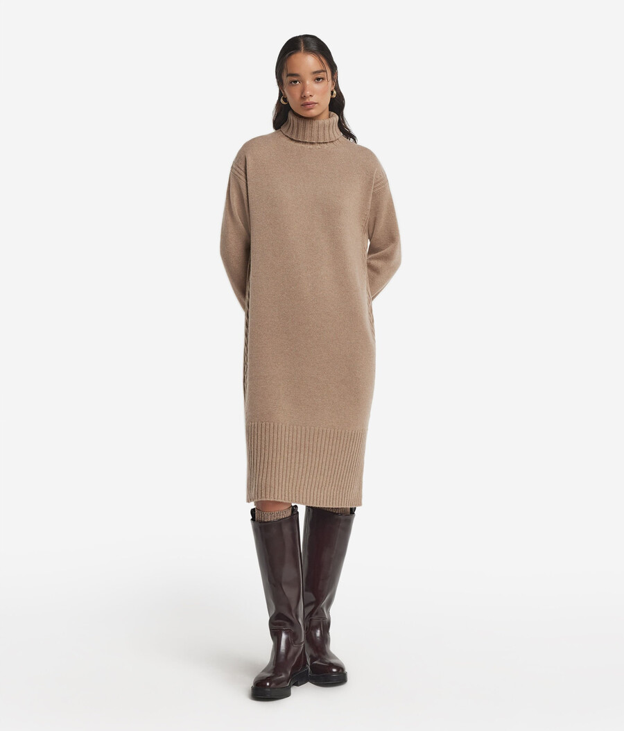 abito in cashmere ultra morbido con lavorazione a trecce