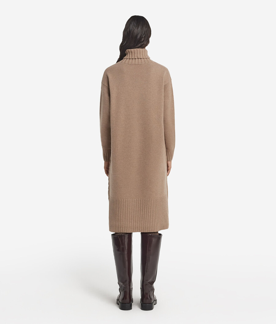 abito in cashmere ultra morbido con lavorazione a trecce