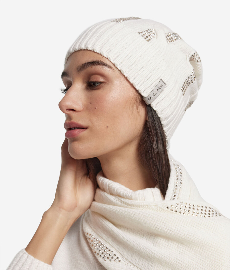 cappello in cashmere ultra morbido con maglia a trecce e strass