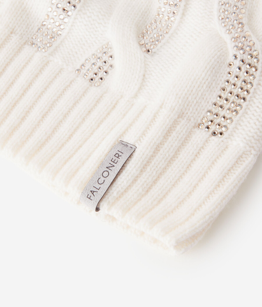 cappello in cashmere ultra morbido con maglia a trecce e strass