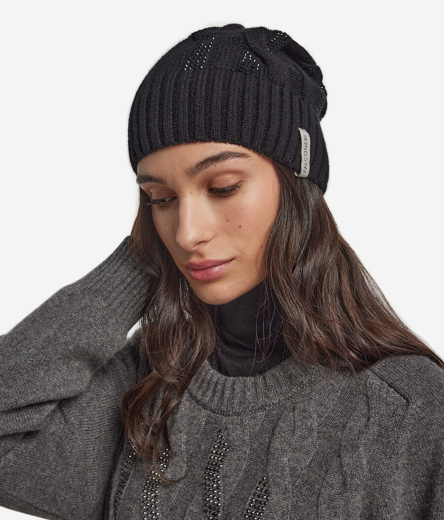 cappello in cashmere ultra morbido con maglia a trecce e strass