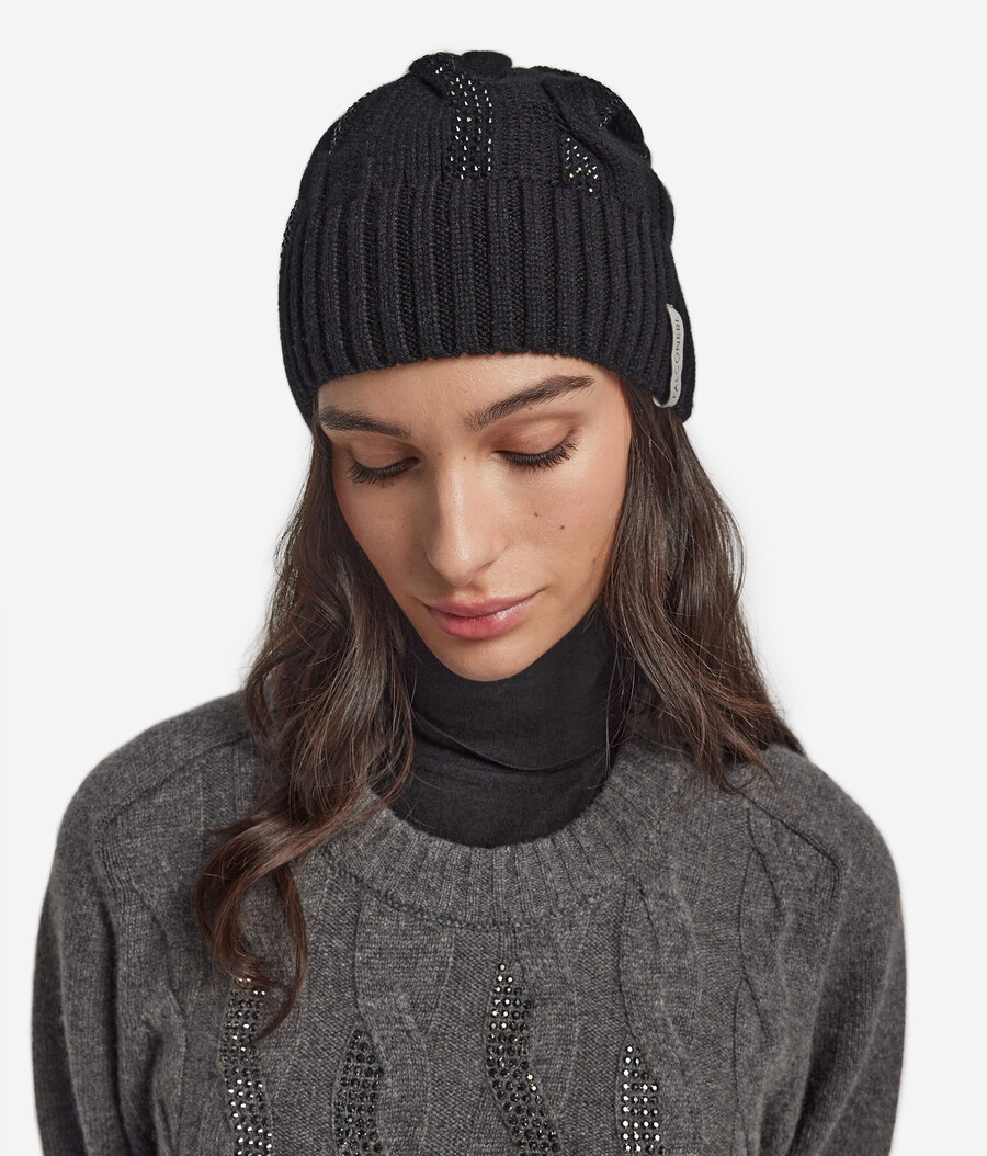 cappello in cashmere ultra morbido con maglia a trecce e strass