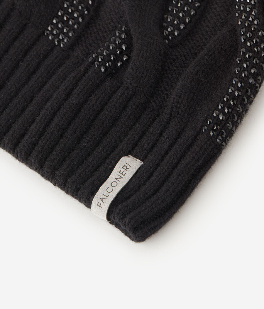 cappello in cashmere ultra morbido con maglia a trecce e strass
