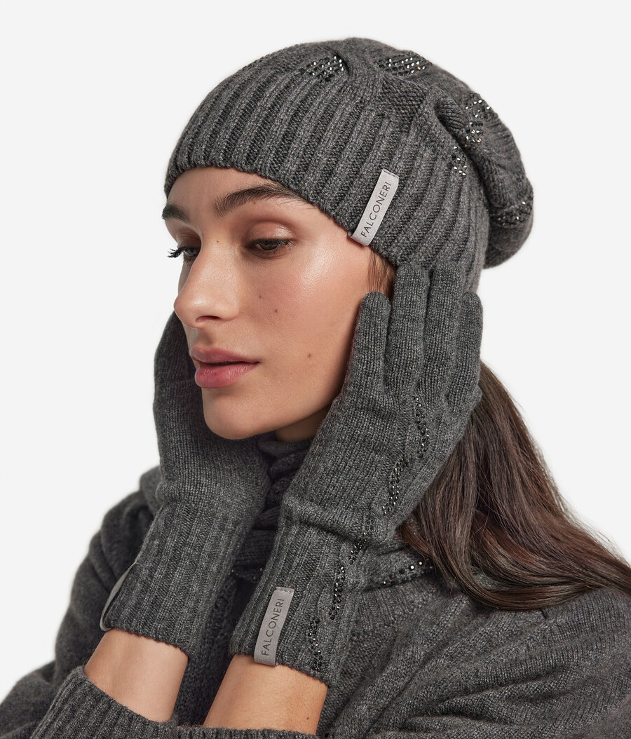 cappello in cashmere ultra morbido con maglia a trecce e strass