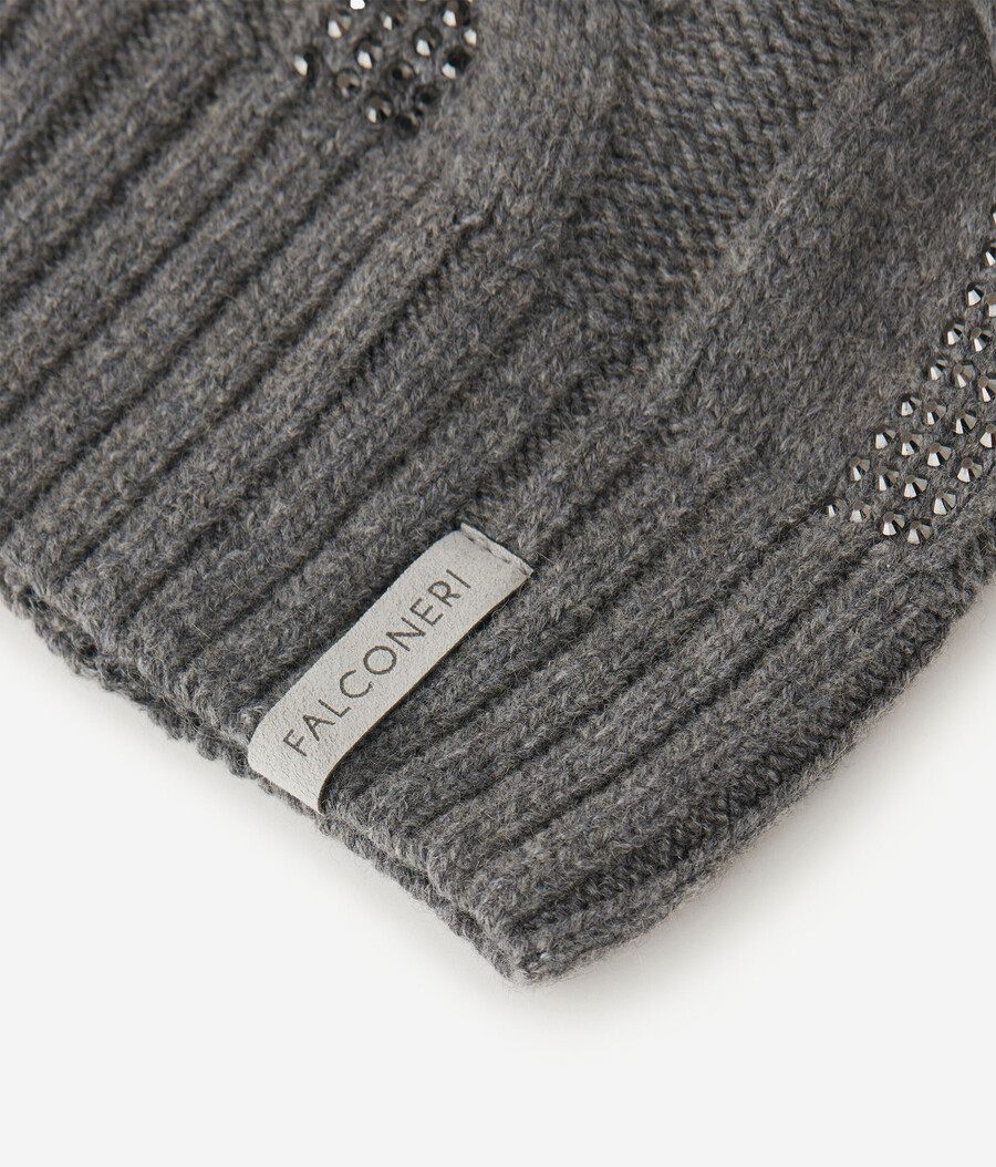 cappello in cashmere ultra morbido con maglia a trecce e strass