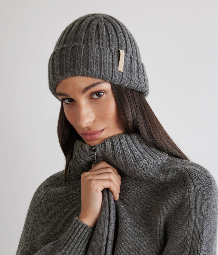 cappello in cashmere con fodera in seta
