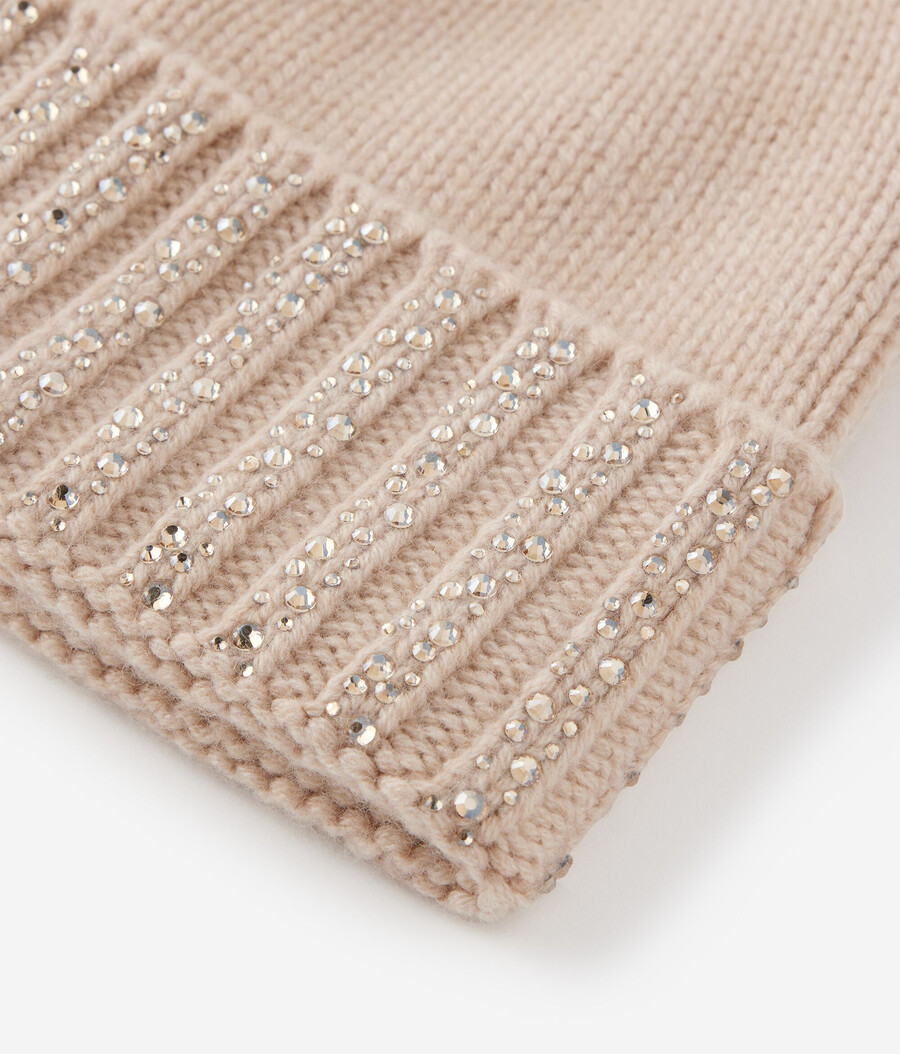 cappello in cashmere con strass