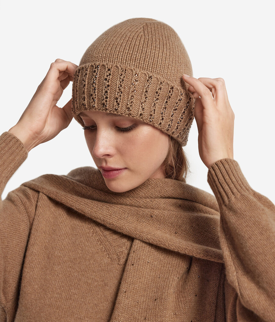 cappello in cashmere con strass