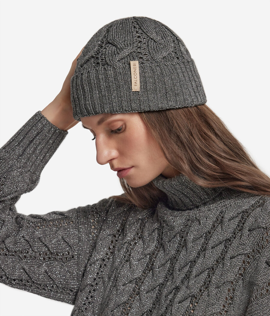 cappello lavorato a maglia in lana lamé