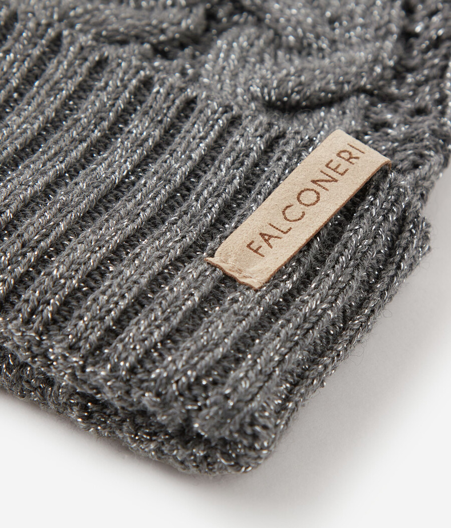 cappello lavorato a maglia in lana lamé