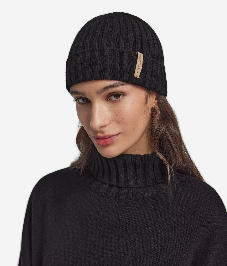berretto con visiera in cashmere ultra morbido a coste