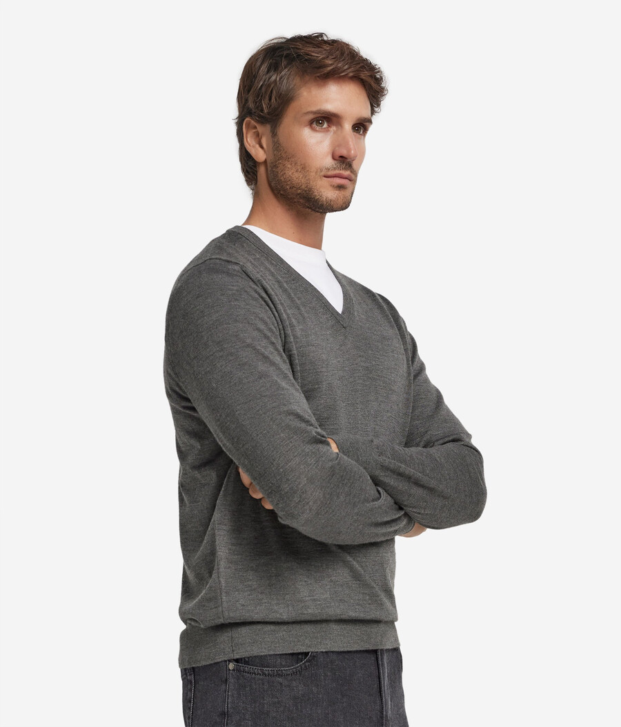 maglione con scollo a v in cashmere ultrafine