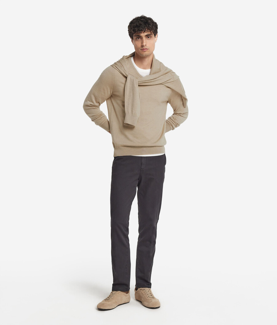 maglione con scollo a v in cashmere ultrafine