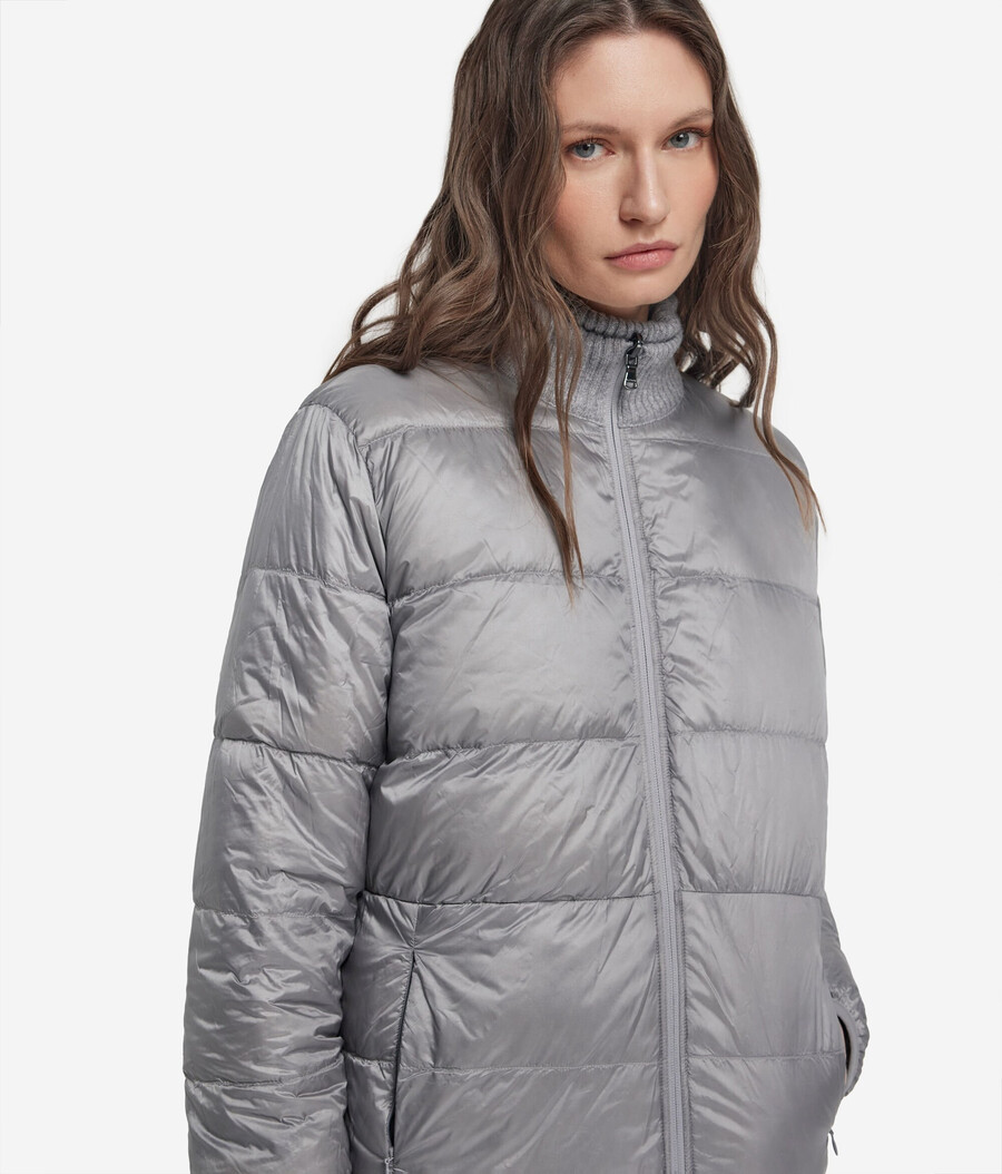 piumino reversibile con lavorazione a trecce in cashmere e tessuto tecnico.