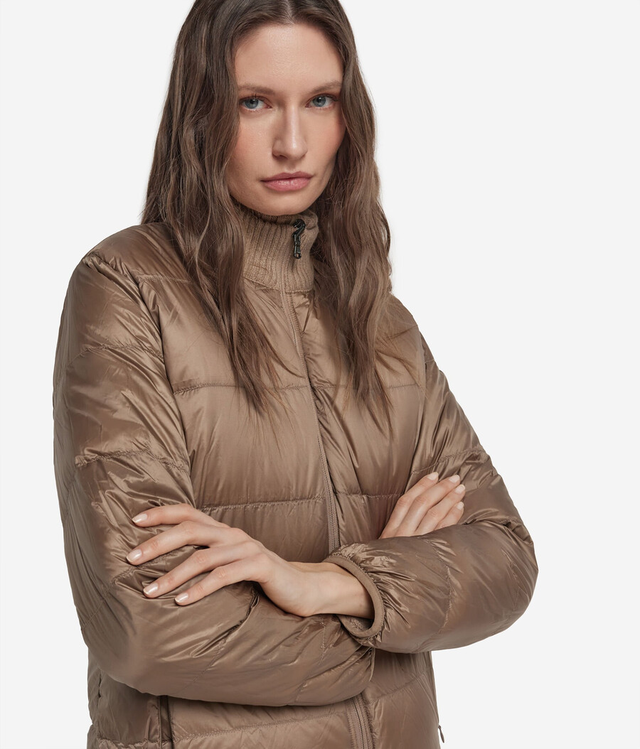 piumino reversibile con lavorazione a trecce in cashmere e tessuto tecnico.