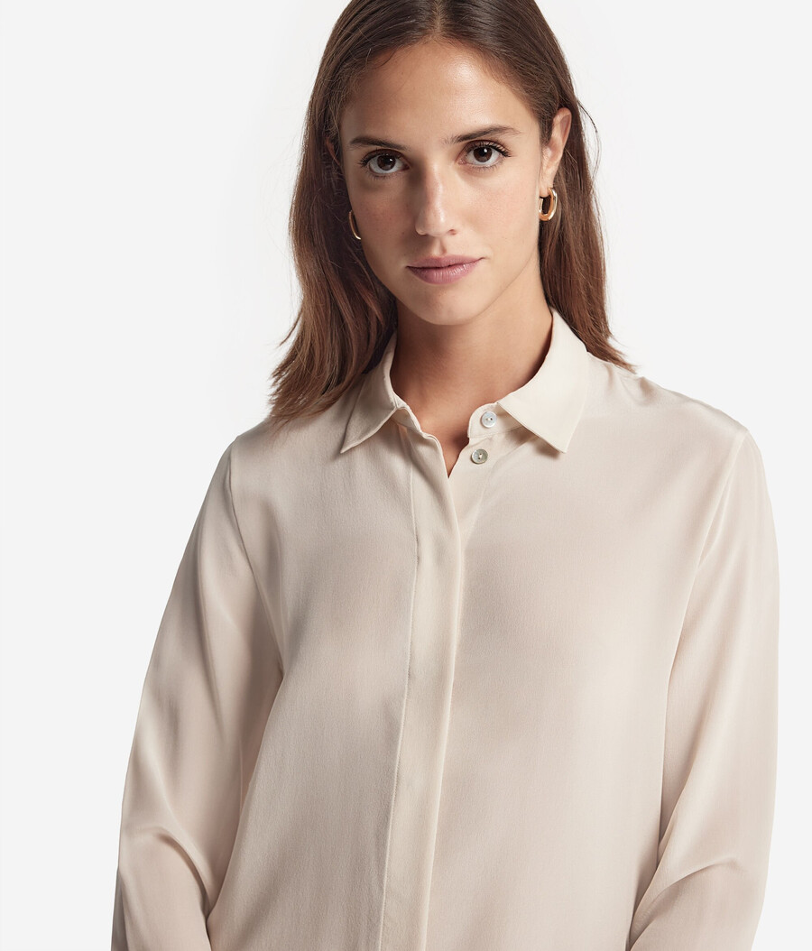 camicia di seta con colletto