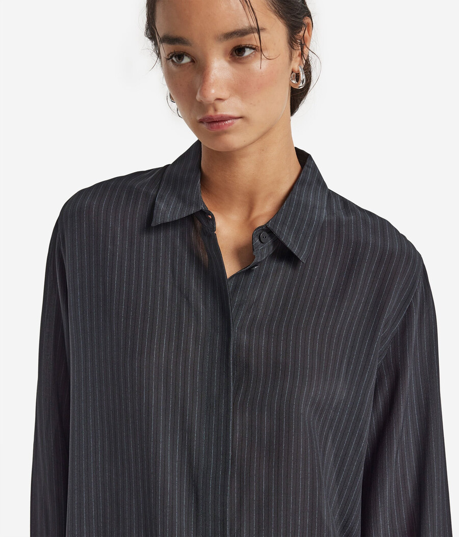 camicia in seta stampata con colletto