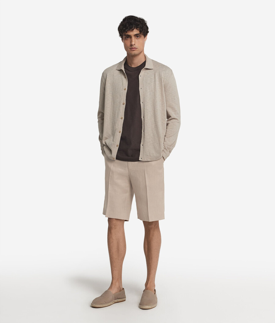 pantaloni corti in lino