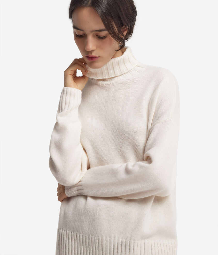 maglione lungo a collo alto in cashmere ultra morbido