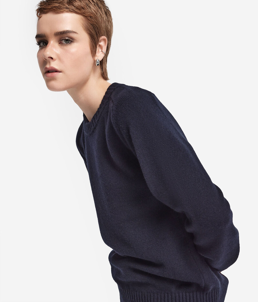 maglione girocollo in cashmere ultra morbido con maniche a giro