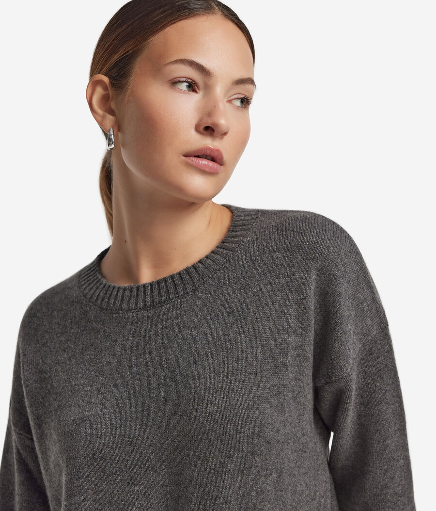 maglione girocollo in cashmere ultra morbido con spacchi