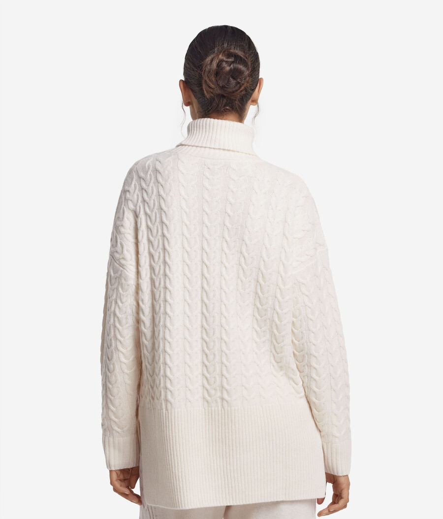 dolcevita in cashmere ultra morbido con lavorazione a trecce