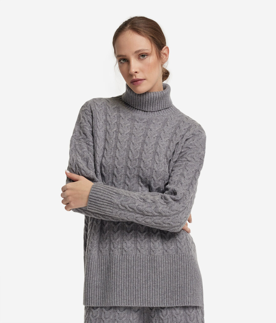 dolcevita in cashmere ultra morbido con lavorazione a trecce