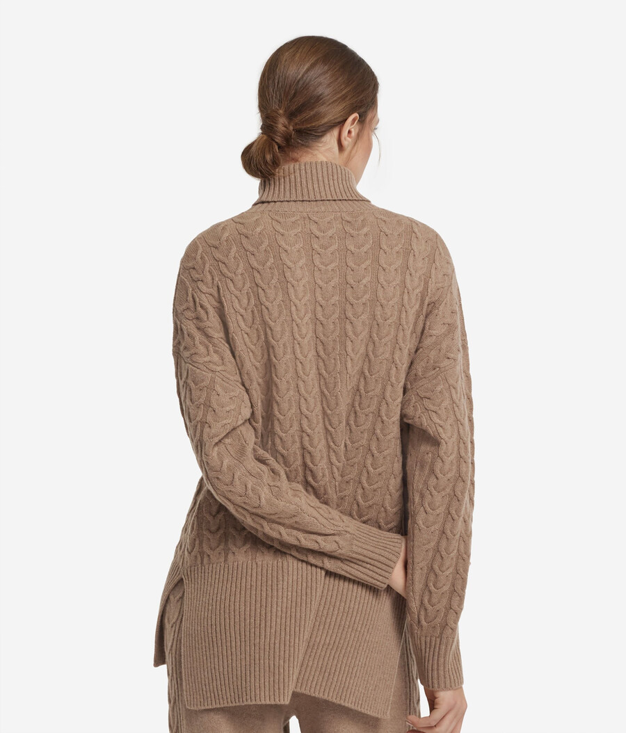 dolcevita in cashmere ultra morbido con lavorazione a trecce