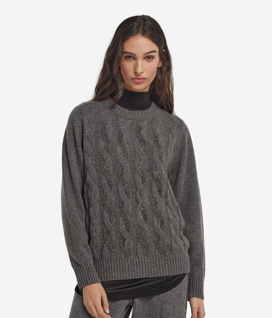 maglia girocollo in cashmere ultra morbido con lavorazione a trecce e strass