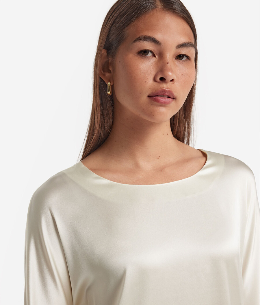 maglione in raso di seta a scollo tondo