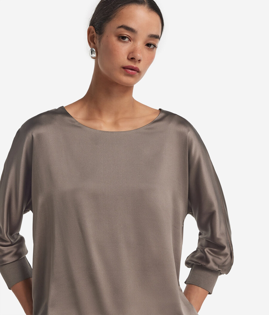 maglione in raso di seta a scollo tondo