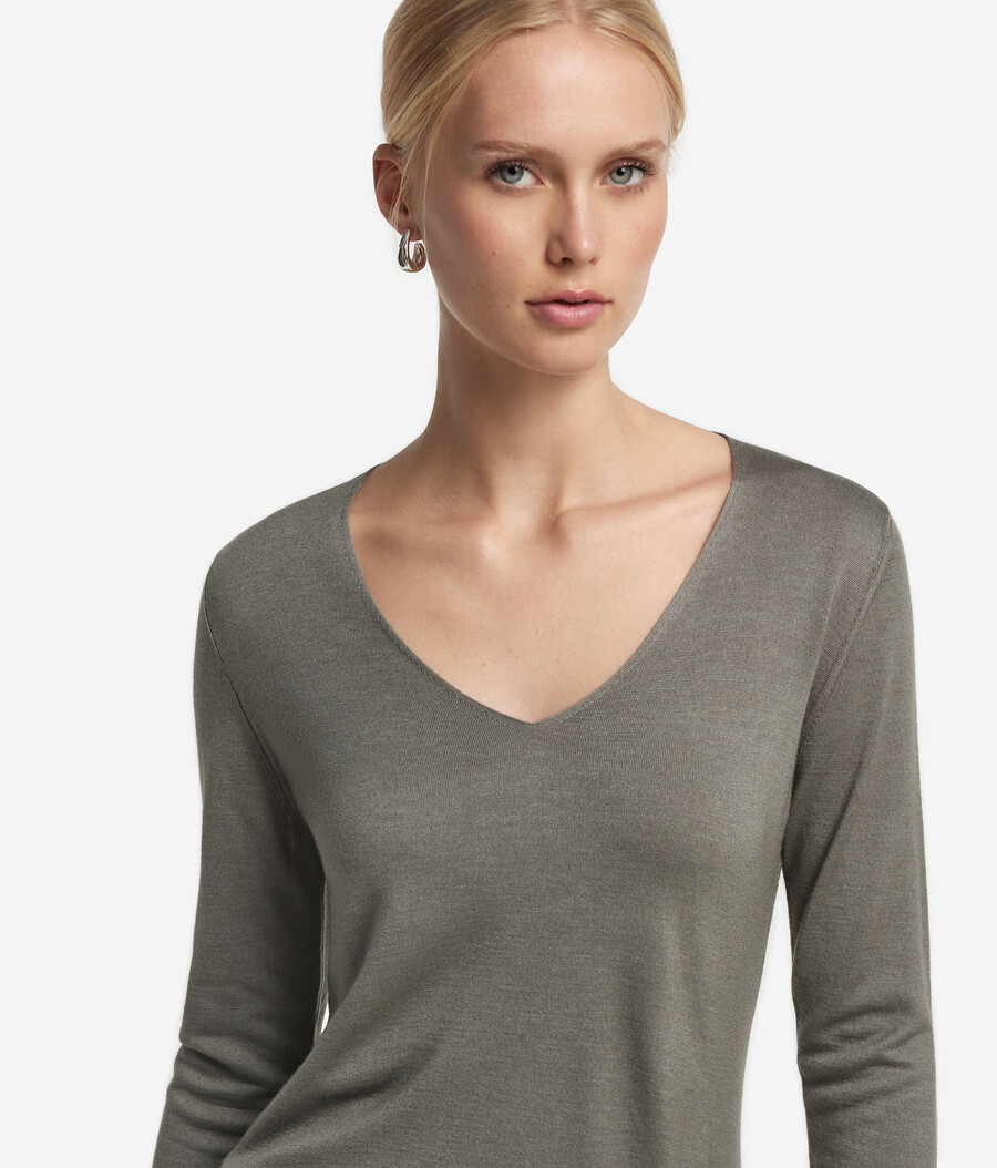 maglione con scollo a v in cashmere ultrafine