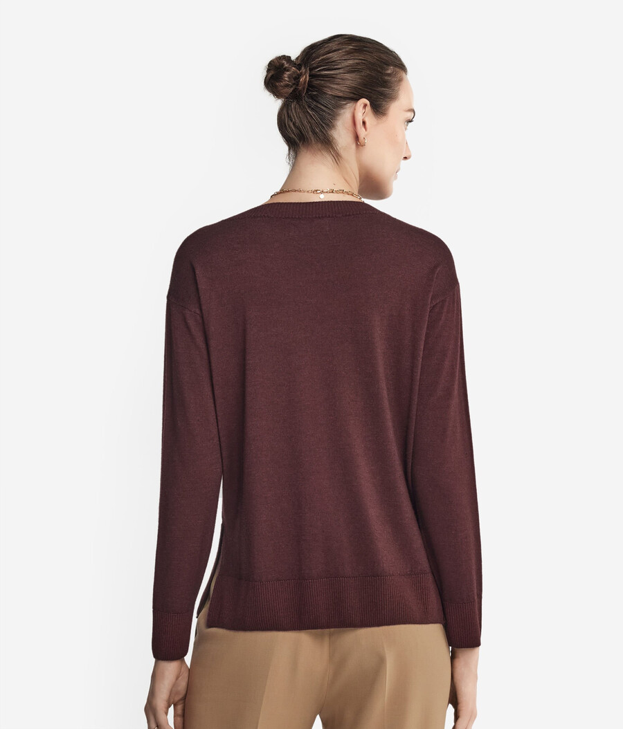 maglione in cashmere con scollo tondo e spacchi