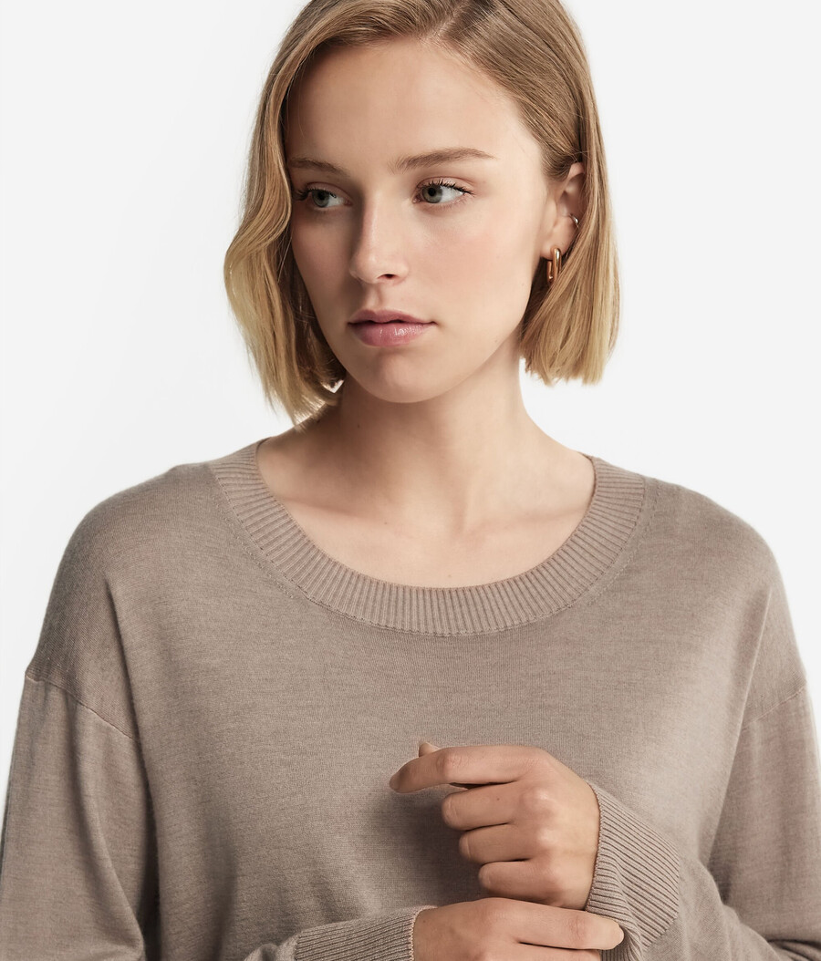 maglione in cashmere con scollo tondo e spacchi