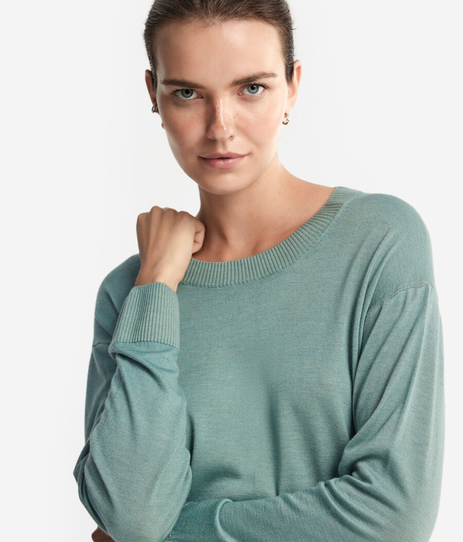 maglione in cashmere con scollo tondo e spacchi