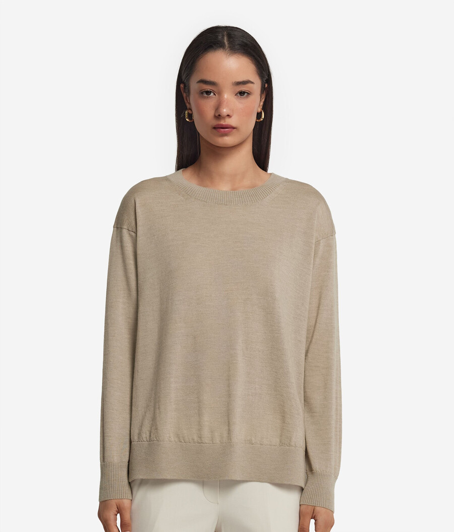 maglione in cashmere con scollo tondo e spacchi