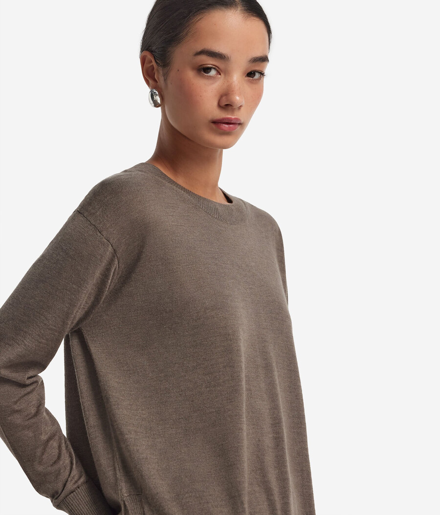 maglione in cashmere con scollo tondo e spacchi
