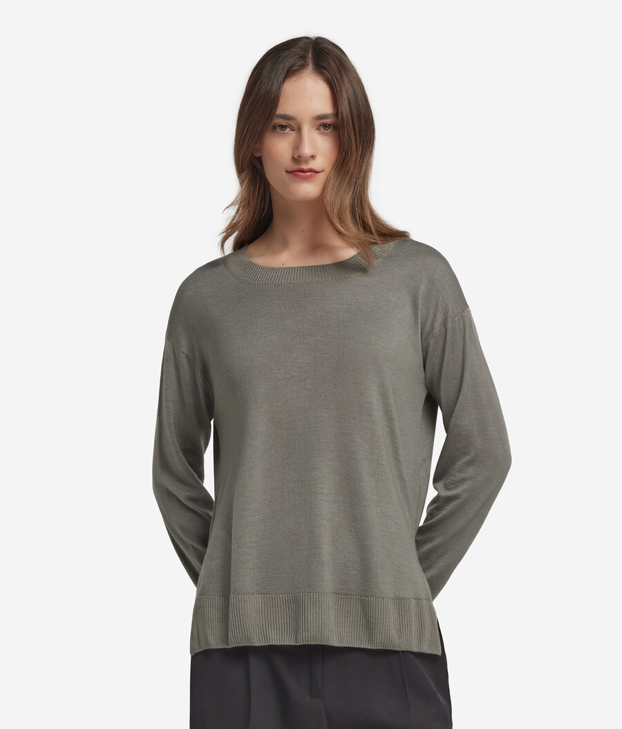 maglione in cashmere con scollo tondo e spacchi