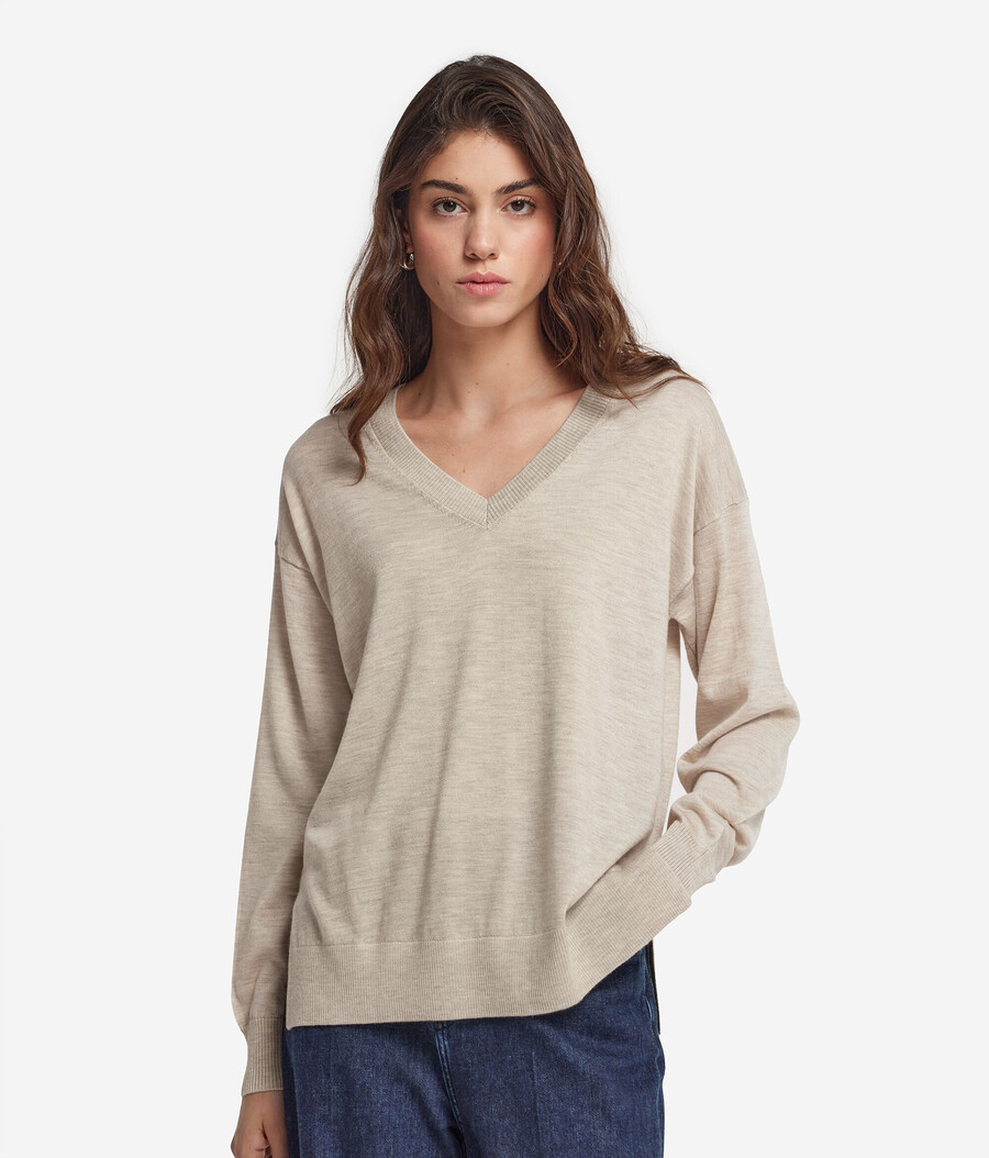 maglione in cashmere con scollo a v e spacchi