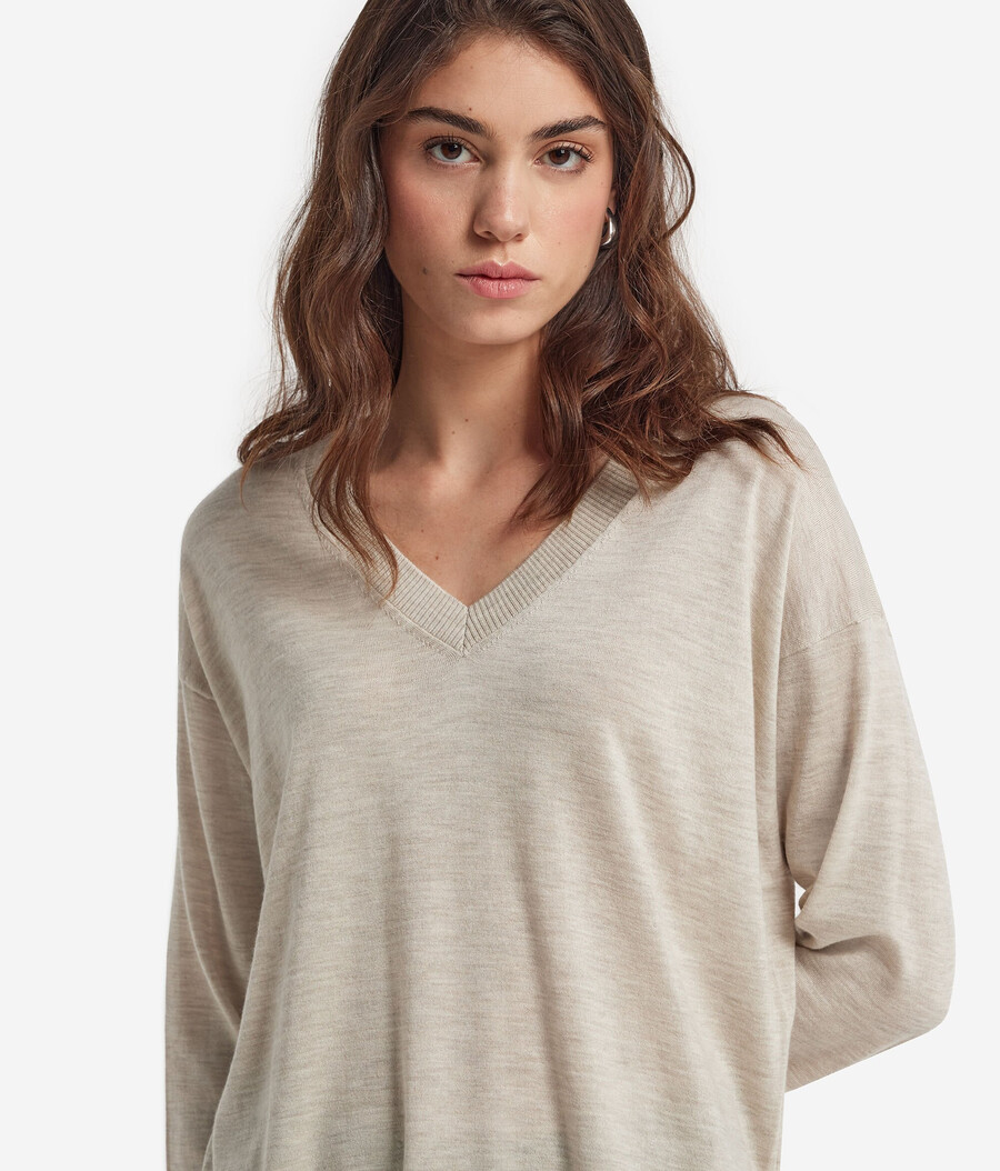 maglione in cashmere con scollo a v e spacchi