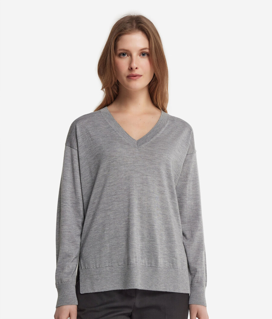maglione in cashmere con scollo a v e spacchi